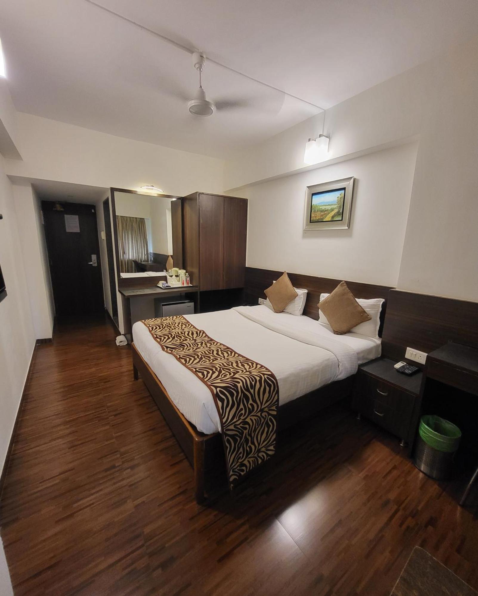 Hotel Maharana Inn Chembur Mumbai Exteriör bild
