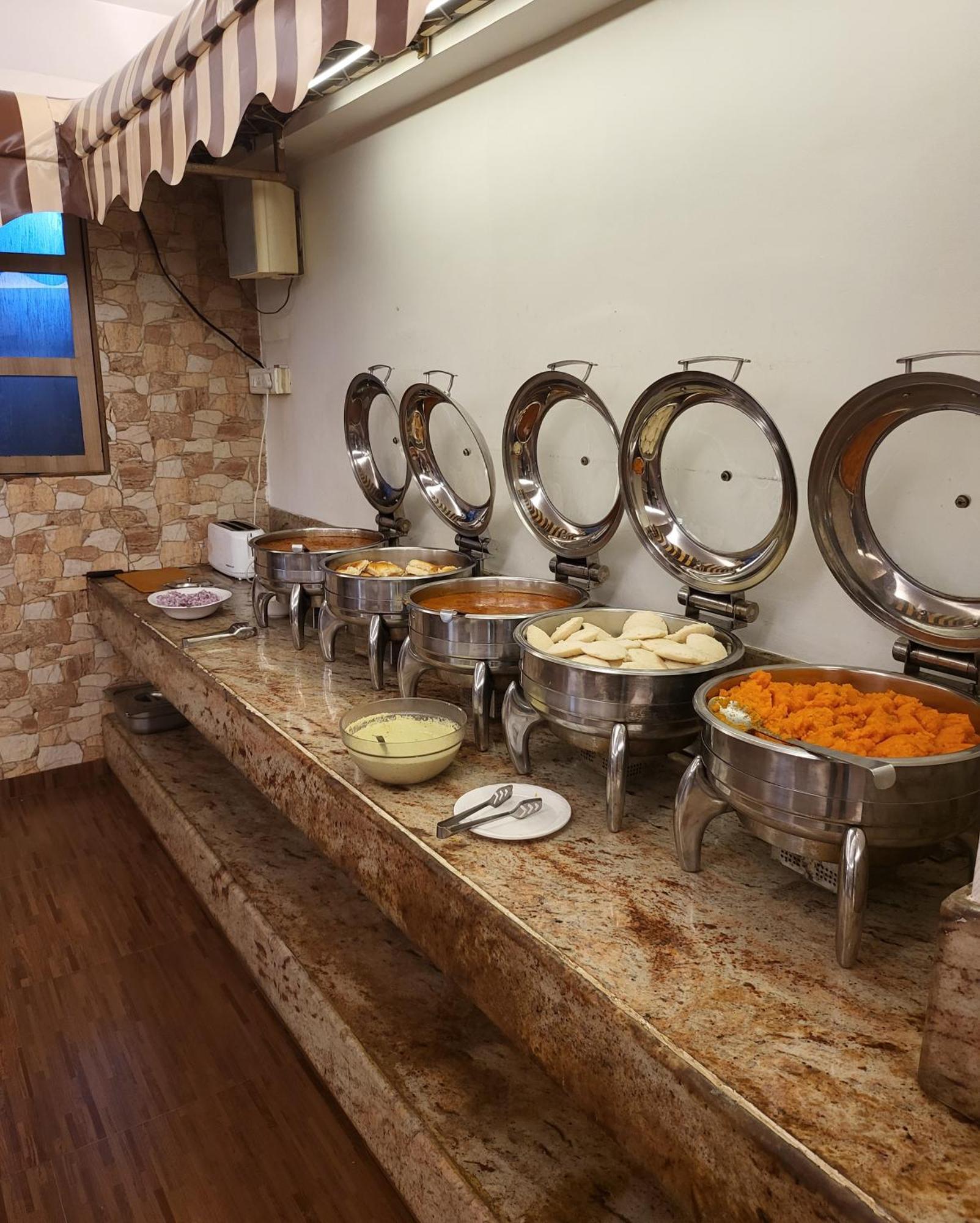 Hotel Maharana Inn Chembur Mumbai Exteriör bild