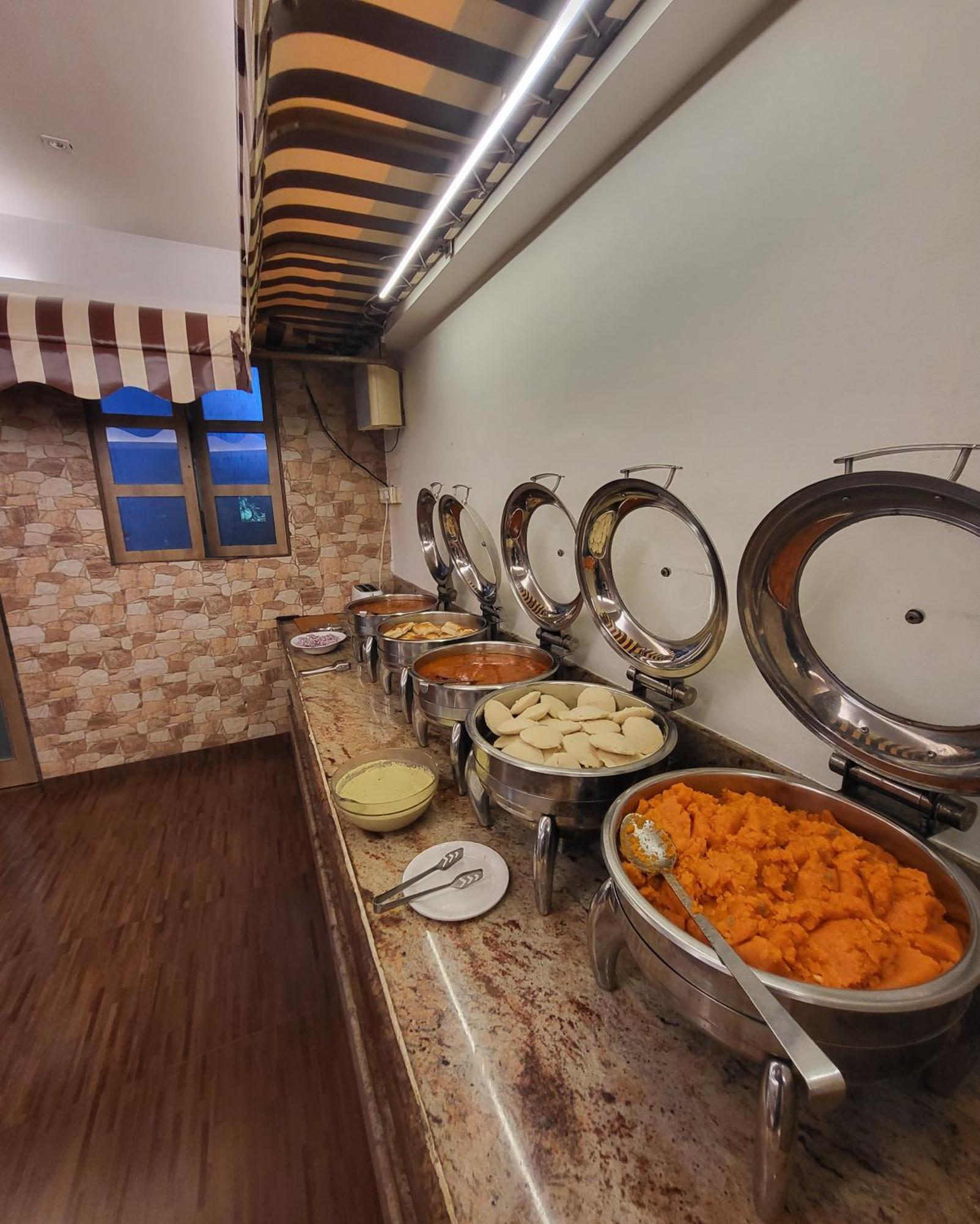 Hotel Maharana Inn Chembur Mumbai Exteriör bild