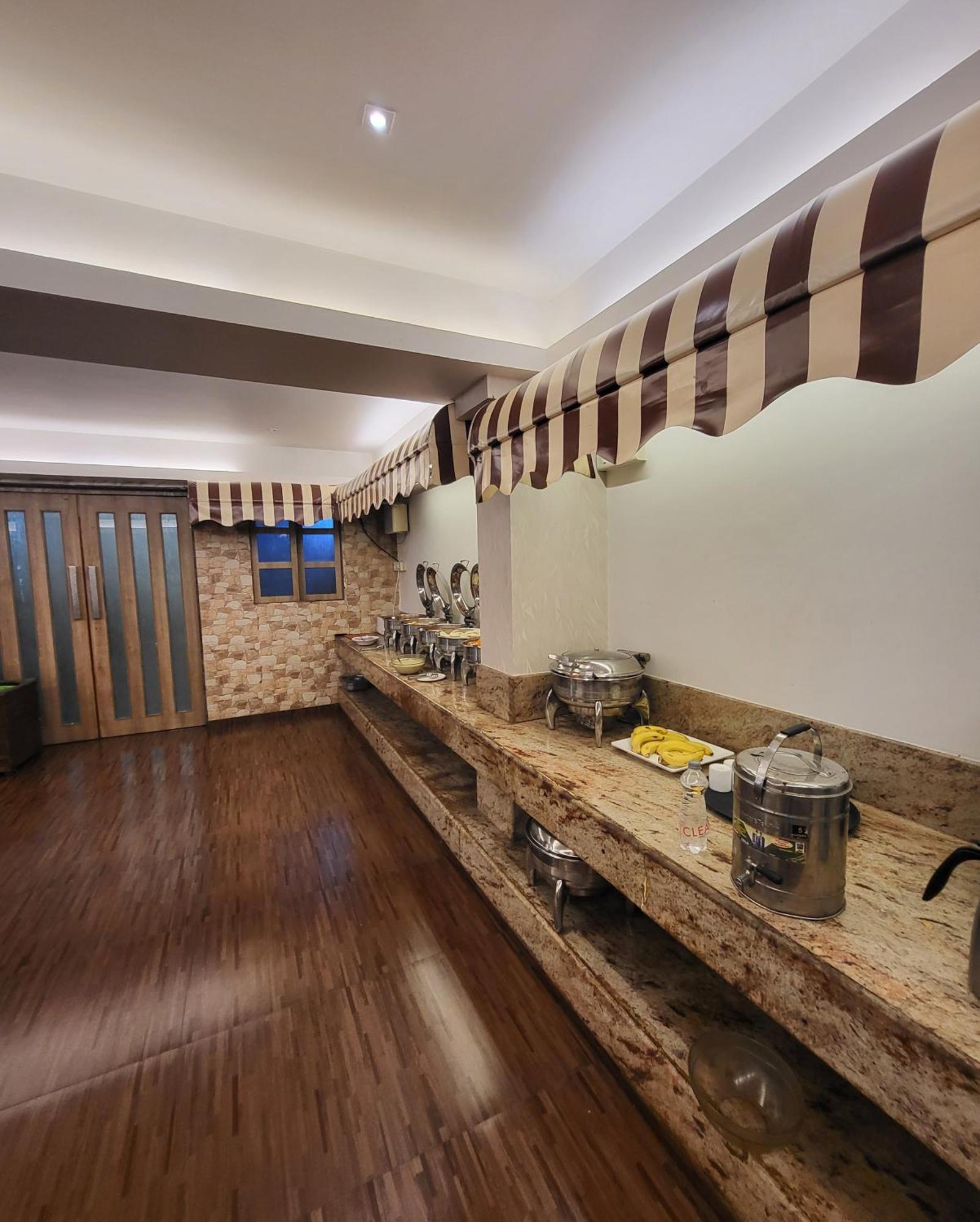 Hotel Maharana Inn Chembur Mumbai Exteriör bild