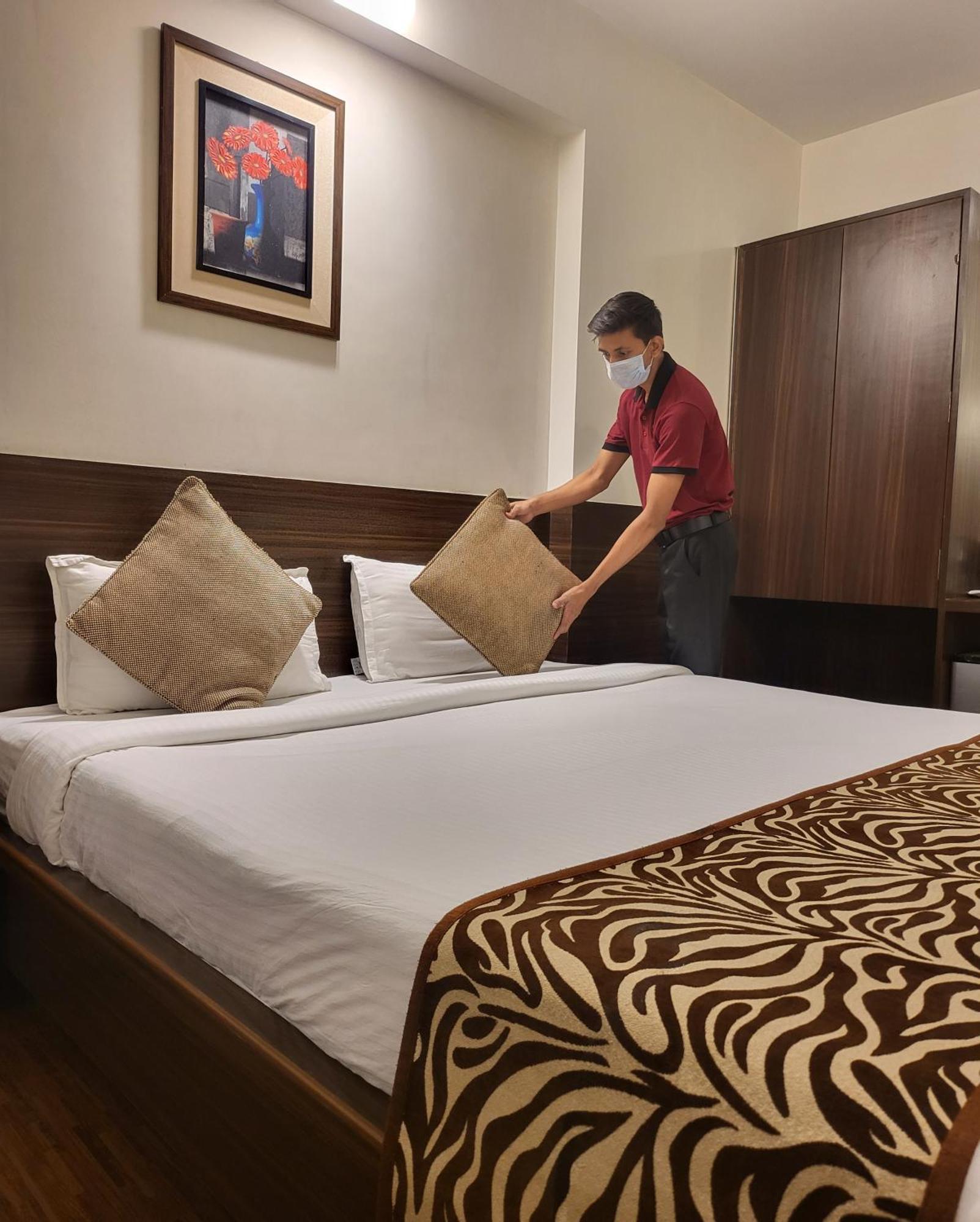 Hotel Maharana Inn Chembur Mumbai Exteriör bild